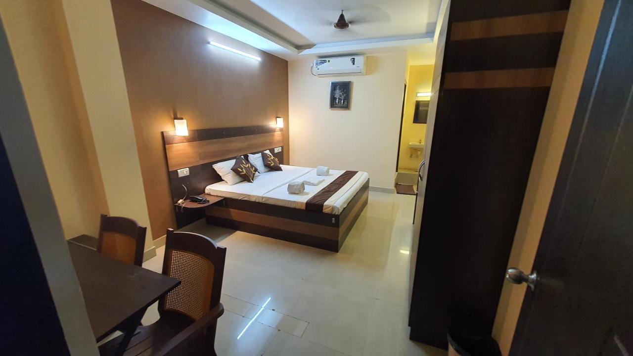 Hotel S4 Residency Chennai Esterno foto