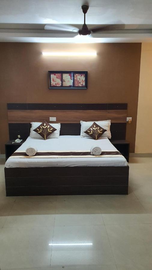 Hotel S4 Residency Chennai Esterno foto