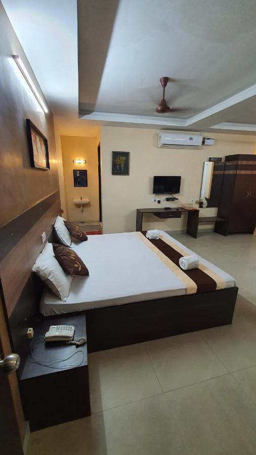 Hotel S4 Residency Chennai Esterno foto