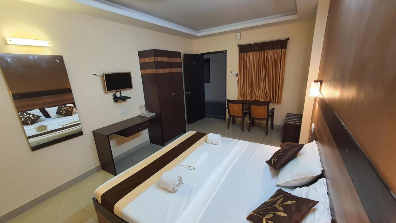 Hotel S4 Residency Chennai Esterno foto
