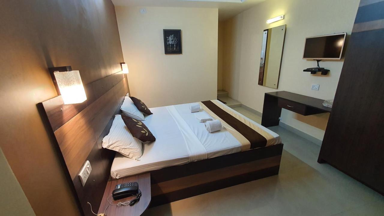 Hotel S4 Residency Chennai Esterno foto