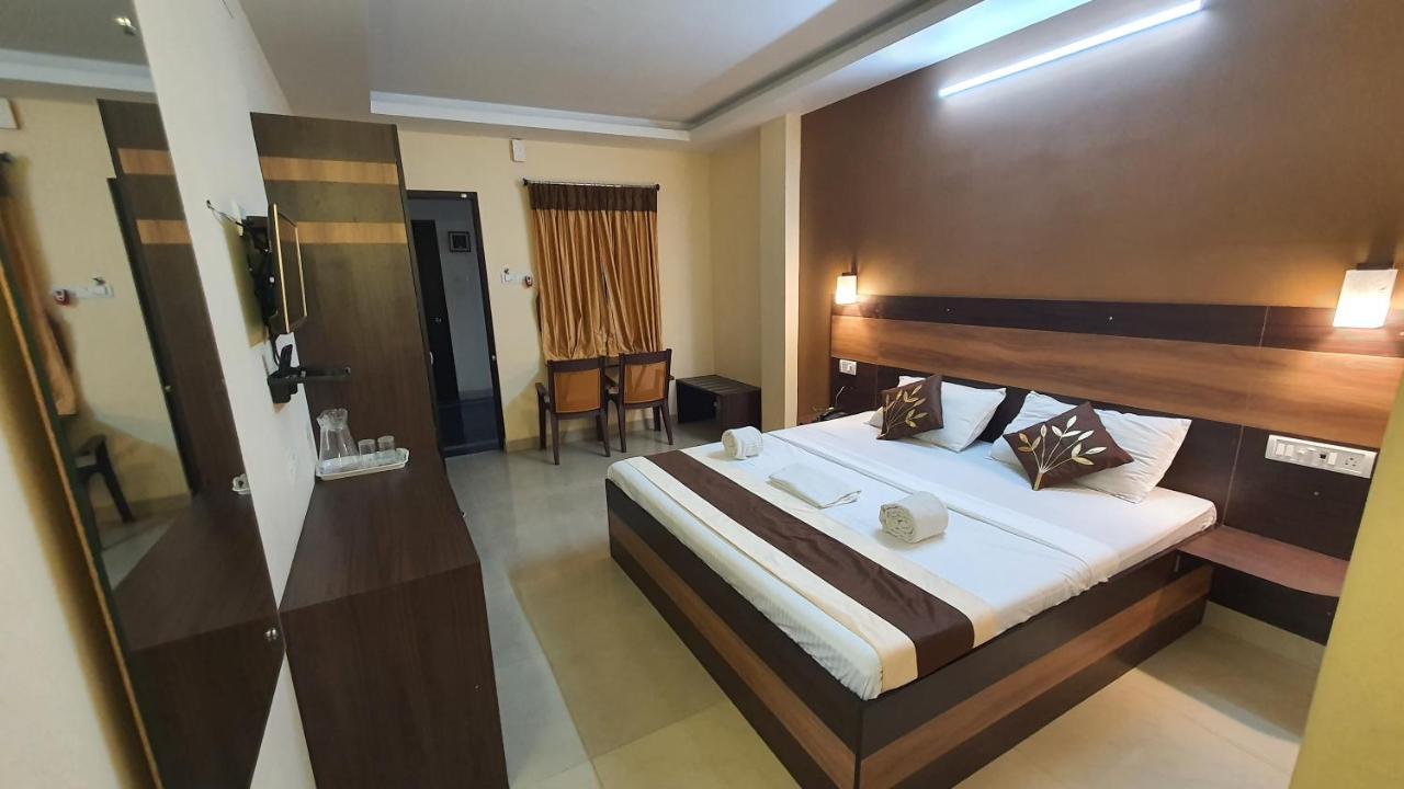 Hotel S4 Residency Chennai Esterno foto