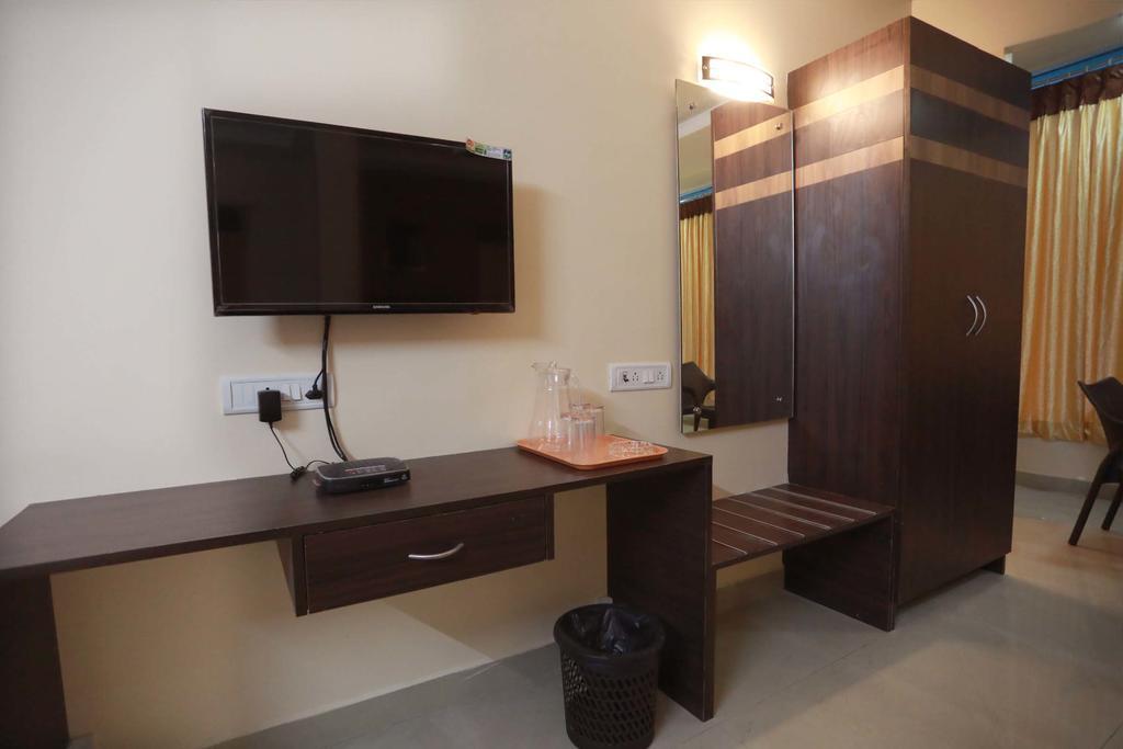 Hotel S4 Residency Chennai Esterno foto