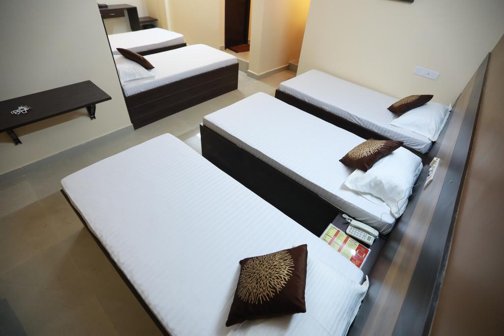 Hotel S4 Residency Chennai Esterno foto